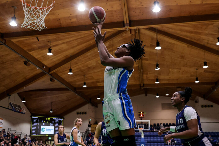 Trudy Walker jumps for a shot 21/1/2023