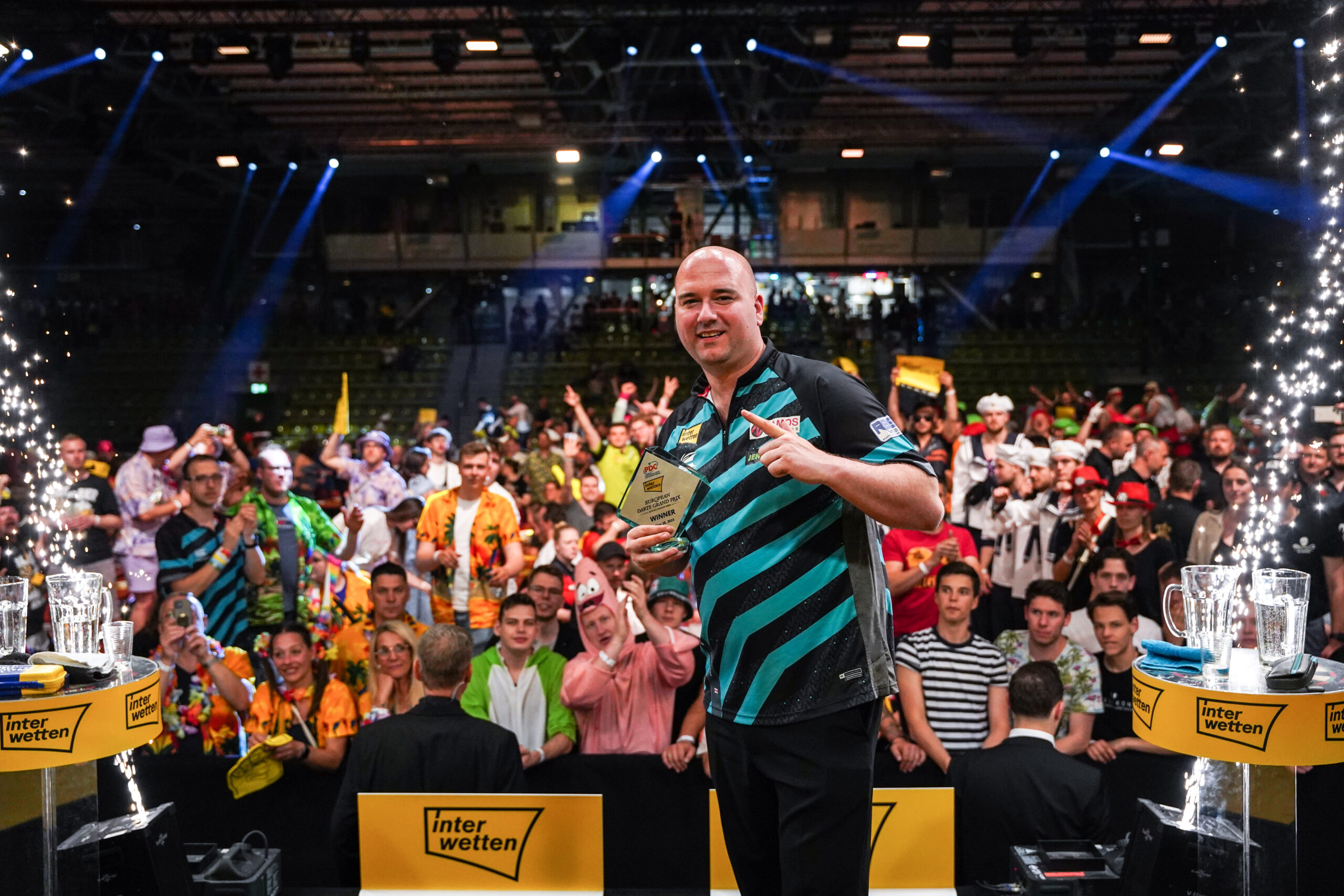 Clinical Cross Denies Humphries To Claim Maiden Euro Tour Crown